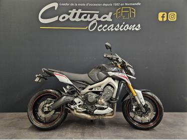 YAMAHA MT-09 STREET R.