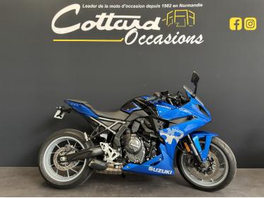 SUZUKI GSX-8R