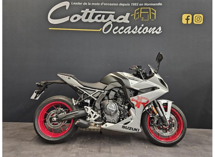 SUZUKI GSX-8R DEMO BIKE 243 KMS SEULEMENT !