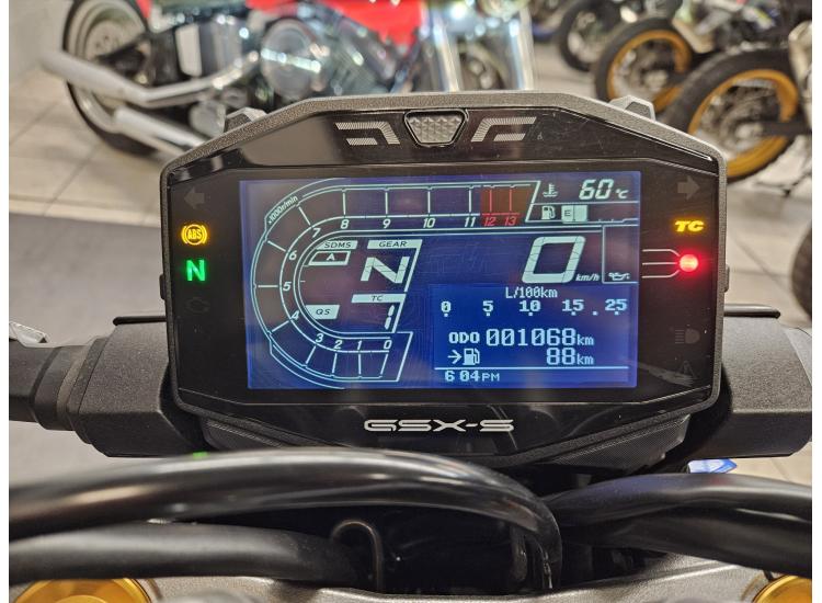 SUZUKI GSX S 1000 DEMO BIKE 1068KMS SEULEMENT !