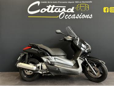 YAMAHA X-MAX 250